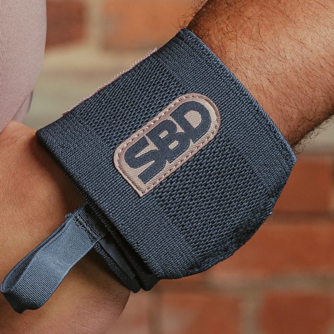 Wrist-Wraps-Flexible-Men-01.jpg